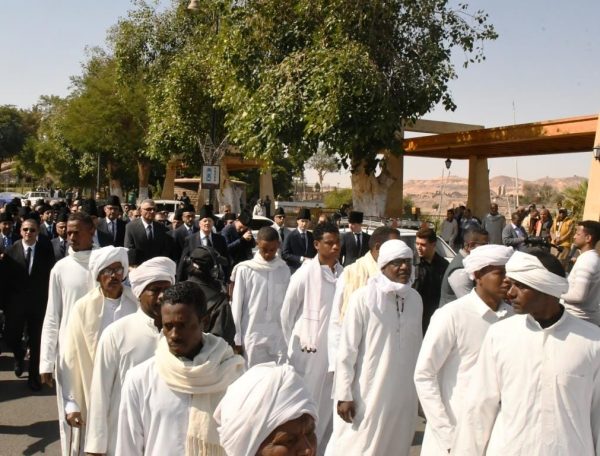 أسوان تودع الأمير كريم أغاخان وسط دقات الأجراس وأصوات الأذان.. حكاية ضريح تاريخي وإرث تنموي يمتد لعقود - 9 - سيناء الإخبارية
