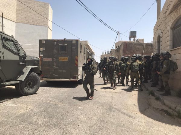 قوات الاحتلال تقتحم قرى جنوب نابلس وتصيب فلسطينيين بالاختناق - 3 - سيناء الإخبارية