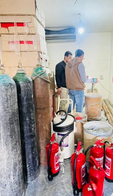 تموين جنوب سيناء تضبط 165 كيلو بودرة إطفاء منتهية الصلاحية وتحرر 80 محضرًا متنوعًا - 3 - سيناء الإخبارية