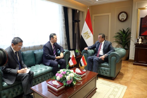 خالد عبدالغفار يستقبل وزير الدولة الأول للدفاع والقوى العاملة بدولة سنغافورة لبحث التعاون في دعم الجهود الإغاثية للأشقاء الفلسطنيين - 1 - سيناء الإخبارية