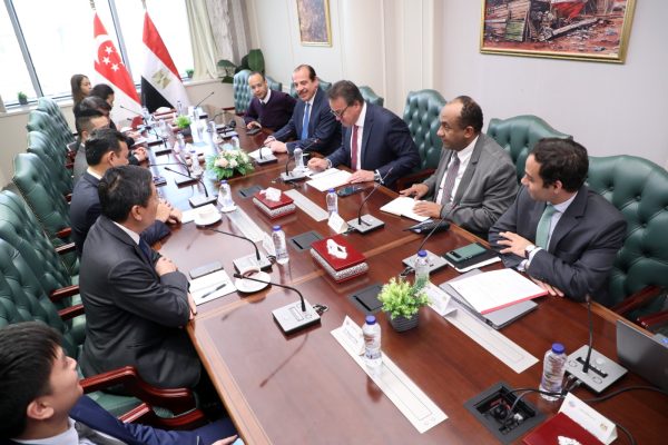 خالد عبدالغفار يستقبل وزير الدولة الأول للدفاع والقوى العاملة بدولة سنغافورة لبحث التعاون في دعم الجهود الإغاثية للأشقاء الفلسطنيين - 3 - سيناء الإخبارية