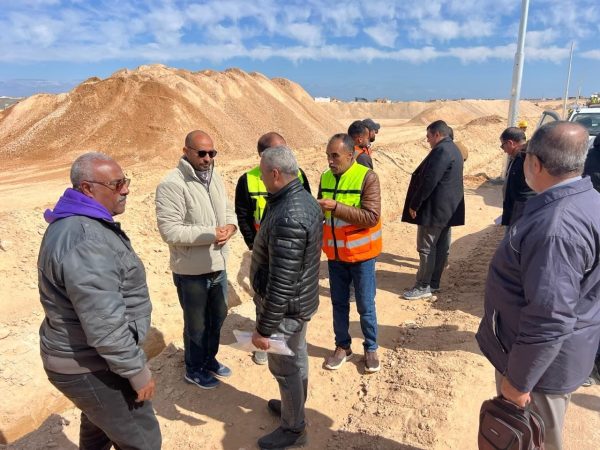 وزير الإسكان يتابع أعمال المرافق والطرق والكهرباء برأس الحكمة الجديدة في الساحل الشمالي - 9 - سيناء الإخبارية