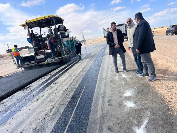 وزير الإسكان يتابع أعمال المرافق والطرق والكهرباء برأس الحكمة الجديدة في الساحل الشمالي - 7 - سيناء الإخبارية