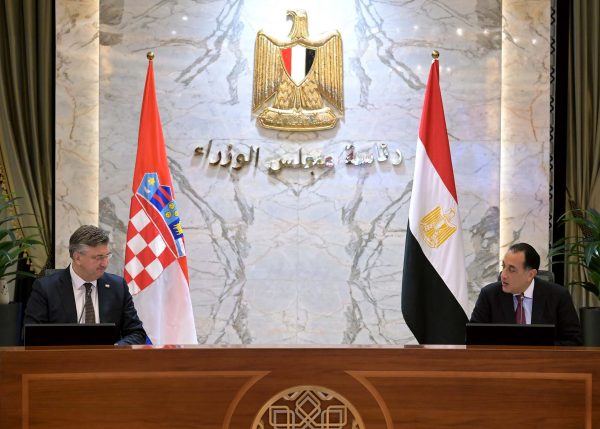 تفاصيل لقاء مدبولي ورئيس وزراء كرواتيا.. مباحثات لتعزيز الشراكة الاقتصادية والثقافية والطاقة المتجددة وتوسيع التبادل التجاري - 1 - سيناء الإخبارية