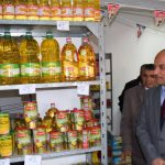 رئيس جامعة العريش يفتتح معرض الجامعة معاك لتوفير السلع الغذائية بأسعار مخفضة بشهر رمضان - 7 - سيناء الإخبارية