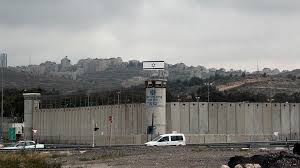 صحيفة يديعوت : أسرى فلسطينيون يكتبوا على جدران السجن قبل الإفراج عنهم " لن نغفر ولن ننسى ولن نركع " - 3 - سيناء الإخبارية