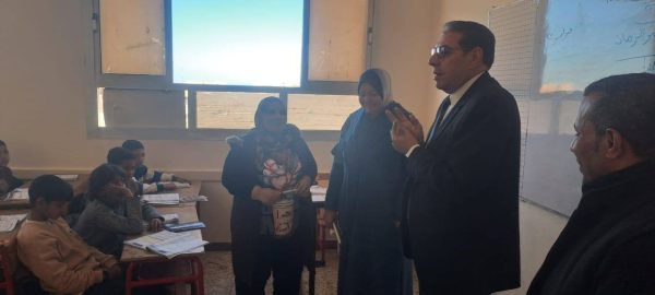 وكيل مديرية التربية والتعليم بجنوب سيناء يتابع سير العملية التعليمية بمدرسة الزهراء - 1 - سيناء الإخبارية