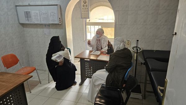 قافلة طبية بحي المساعيد تقدم الخدمات العلاجية لـ 1050 مواطنًا بالعريش - 1 - سيناء الإخبارية