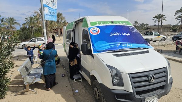 قافلة طبية بحي المساعيد تقدم الخدمات العلاجية لـ 1050 مواطنًا بالعريش - 3 - سيناء الإخبارية