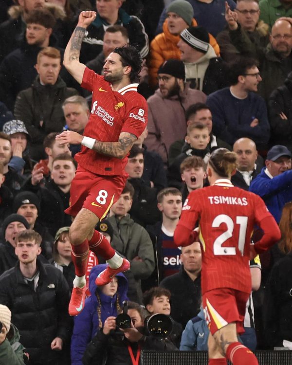 ليفربول يعزز صدارته للدوري الإنجليزي الممتاز بالفوز على نيوكاسل يونايتد 2-0 - 3 - سيناء الإخبارية