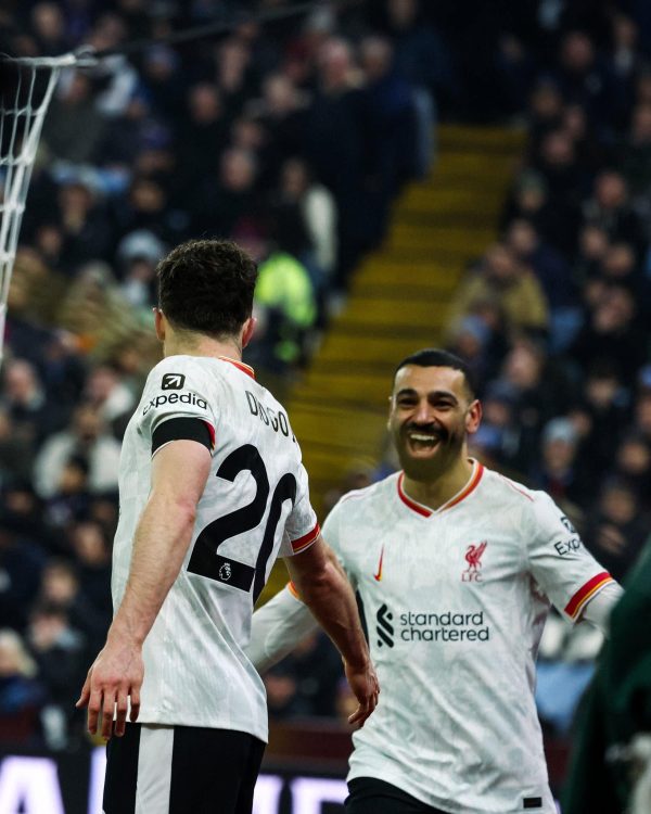 ليفربول يتعادل مع أستون فيلا 2-2.. محمد صلاح يتألق بهدف وصناعة آخر - 1 - سيناء الإخبارية