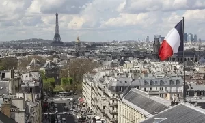 مجهولين ألقوا قنبلتي مولوتوف على فناء القنصلية الروسية في مرسيليا - 1 - سيناء الإخبارية