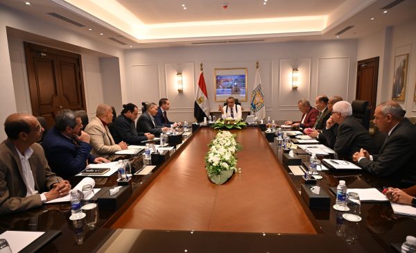 خالد مبارك يبحث الاستعدادات للاحتفال بالعيد القومي لجنوب سيناء ومعدلات تنفيذ المشروعات - 1 - سيناء الإخبارية