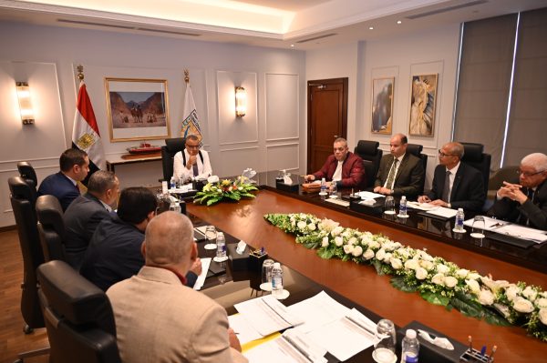 خالد مبارك يبحث الاستعدادات للاحتفال بالعيد القومي لجنوب سيناء ومعدلات تنفيذ المشروعات - 5 - سيناء الإخبارية