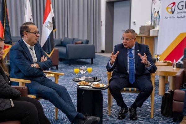 خالد مبارك يبحث مع الجامعة الألمانية تعزيز الهوية البصرية بجنوب سيناء ويشيد بمشاركتها في مشروع التجلي الأعظم - 13 - سيناء الإخبارية