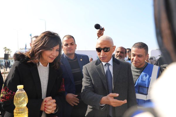 محافظ شمال سيناء يشهد انطلاق قافلة "إيد واحدة" لدعم 90 ألف مستفيد بالمحافظة - 5 - سيناء الإخبارية
