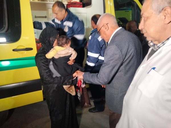 محافظ شمال سيناء يستقبل الجرحي الفلسطينيين في مستشفى العريش العام - 1 - سيناء الإخبارية