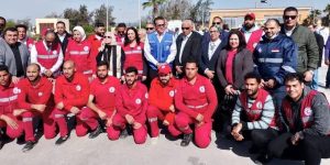 محافظ شمال سيناء ووزيري الصحة والتضامن يستقبلون المصابين الفلسطينيين بالورود برفح - 3 - سيناء الإخبارية