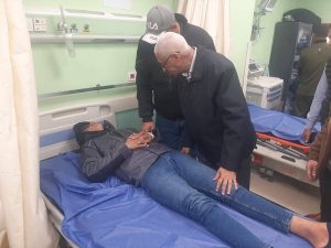 محافظ شمال سيناء يرحب بالجرحي الفلسطينيين علي أرض المحافظة ويوزع الهدايا علي الأطفال - 5 - سيناء الإخبارية