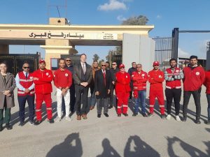 محافظ شمال سيناء يستعرض الجهود المصرية لإستقبال المساعدات الإنسانية والاغاثية وإدخالها إلي غزة - 3 - سيناء الإخبارية