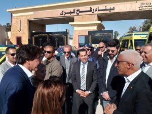 محافظ شمال سيناء يستعرض خطوات استقبال المصابين والمرضى الفلسطينيين أمام الوفد الأوروبي - 7 - سيناء الإخبارية