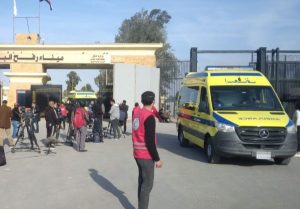 معبر رفح البري يستقبل الدفعة الثانية عشر بـ 76 جريحًا ومريضًا ومرافقًا فلسطينيًا - 3 - سيناء الإخبارية