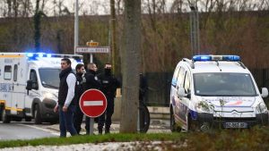 مقتل شخص وإصابة شرطيين اثنين في حادث طعن خلال تظاهرة شرقي فرنسا - 3 - سيناء الإخبارية