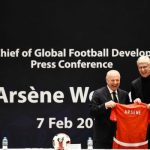أبو ريدة يُهدي فينجر قميص منتخب مصر ويصطحبه في جولة تفقدية داخل اتحاد الكرة - 9 - سيناء الإخبارية