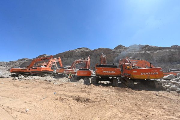 وزير الإسكان يتفقد محطة محولات كهرباء سانت كاترين وموقع التجلي الأعظم - 13 - سيناء الإخبارية