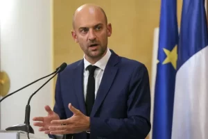 وزير الخارجية الفرنسي : الاتحاد الأوروبي يعمل علي تخفيف العقوبات المفروضة على سوريا بشكل سريع - 3 - سيناء الإخبارية
