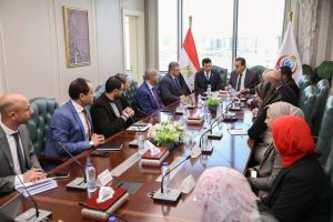 وزير الصحة ووزير الشباب والرياضة يشهدان توقيع مذكرة تفاهم لسرعة إنقاذ الأشخاص المعرضين للإصابة بتوقف عضلة القلب المفاجئ - 3 - سيناء الإخبارية