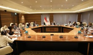 وزير الصحة يعقد اجتماعا مع المدير الإقليمي للبنك الدولي لبحث سبل التعاون المشترك - 1 - سيناء الإخبارية