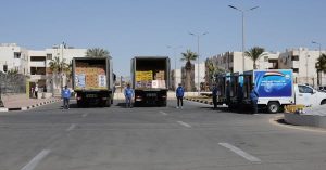 وصول قافلة جهاز مشروعات الخدمة الوطنية بطور سيناء لتوفير السلع الغذائية بأسعار مخفضة - 1 - سيناء الإخبارية