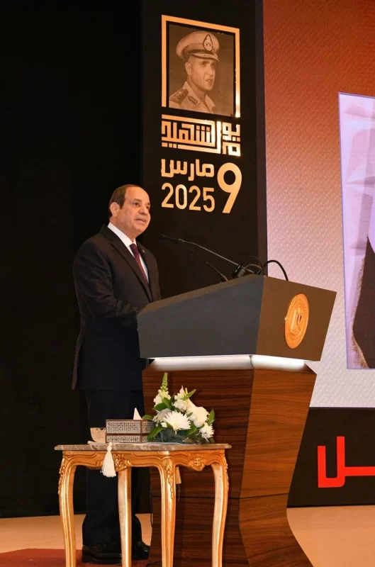 الرئيس السيسي يشهد الندوة التثقيفية الـ41 احتفالًا بيوم الشهيد.. صور - 7 - سيناء الإخبارية