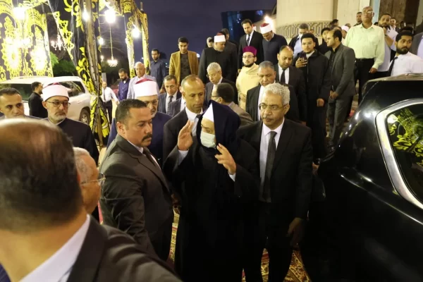 شيخ الأزهر يواسي أسرة المحرصاوي قبل مغادرته إلى الأقصر للعلاج - 1 - سيناء الإخبارية
