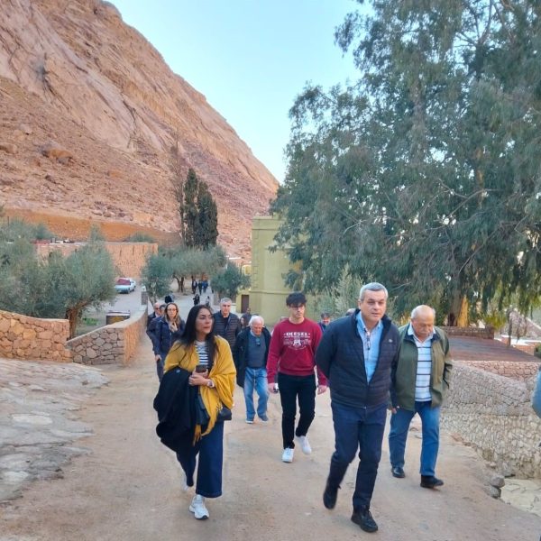 وفد الجمعية البرلمانية الأرثوذكسية يزور دير سانت كاترين ويوجه رسالة شكر للرئيس السيسي - 1 - سيناء الإخبارية