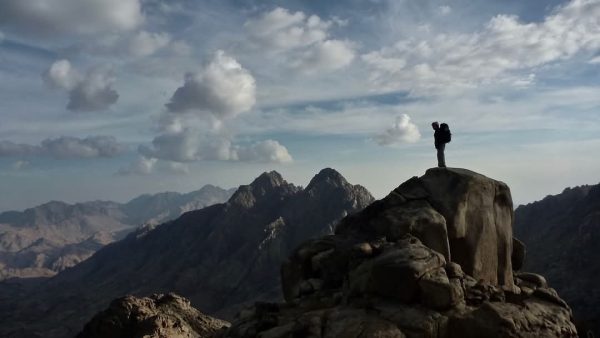 جنوب سيناء .. جنة طبيعية تجمع بين الجبال الذهبية والسواحل الفيروزية والرمال البيضاء.. صور - 9 - سيناء الإخبارية