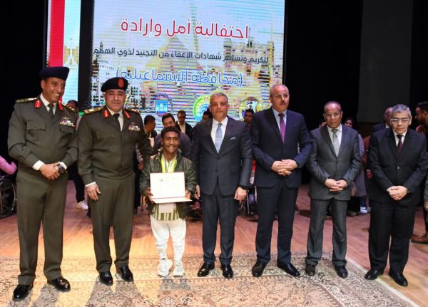 القوات المسلحة تسلم شهادات الإعفاء الطبي لذوي الهمم وكبار السن بعدد من المحافظات - 3 - سيناء الإخبارية