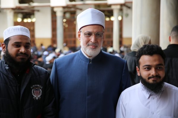للعام الرابع.. وكيل الأزهر يشارك الوافدين مائدة الإفطار بالجامع الأزهر - 11 - سيناء الإخبارية