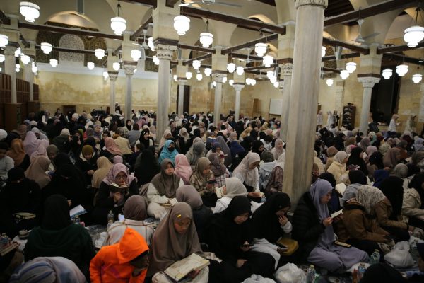 للعام الرابع.. وكيل الأزهر يشارك الوافدين مائدة الإفطار بالجامع الأزهر - 9 - سيناء الإخبارية