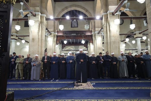 الجامع الأزهر يحتضن آلاف المصلين في خامس ليالي رمضان.. صور - 5 - سيناء الإخبارية