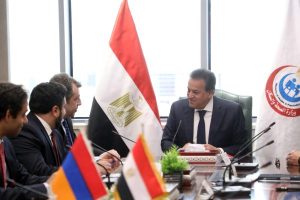 وزير الصحة يبحث مع سفير أرمينيا تعزيز التعاون الصحي وتوسيع الشراكات في التصنيع الدوائي والتأمين الصحي - 3 - سيناء الإخبارية