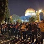 100 ألف فلسطيني يؤدون العشاء والتراويح في الأقصى رغم قيود الاحتلال - 9 - سيناء الإخبارية