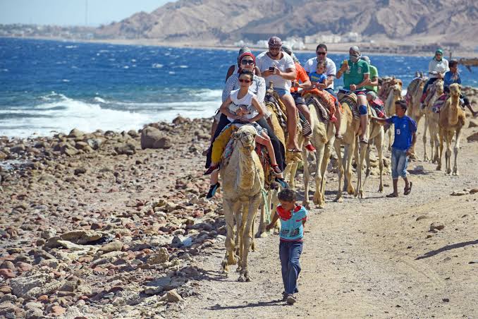 تدفق السياح الإسرائيليين إلى سيناء.. بين الانتعاش الاقتصادي والتحديات الأمنية - 1 - سيناء الإخبارية