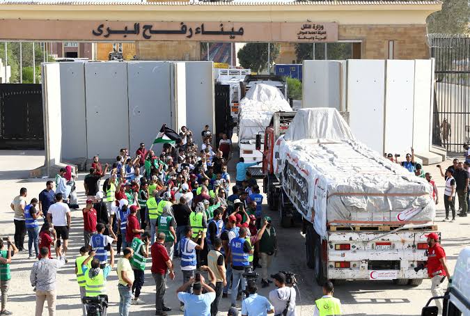 الهلال الأحمر المصري يقود ملحمة إنسانية لإغاثة غزة بلا توقف - 1 - سيناء الإخبارية