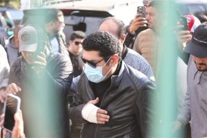 عدد من الفنانين يحرصون على حضور جنازة والدة الفنان باسم سمرة - 1 - سيناء الإخبارية
