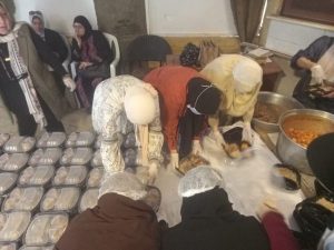 مطبخ المصرية.. مبادرة لتوفير 230 وجبة يوميًا للأسر الأكثر احتياجًا في شمال سيناء - 3 - سيناء الإخبارية
