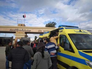 معبر رفح يستقبل 38 مصابا ومريضا فلسطينيا لتلقى العلاج - 1 - سيناء الإخبارية