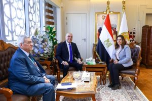 منال عوض تستعرض جهود الوزارة خلال استقبال رئيس حزب الجبهة الوطنية - 3 - سيناء الإخبارية
