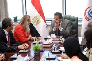 وزير الصحة يبحث مع وفد شركة "ميدترونيك" سبل التعاون المشترك في مجال التكنولوجيا والحلول الطبية - 1 - سيناء الإخبارية